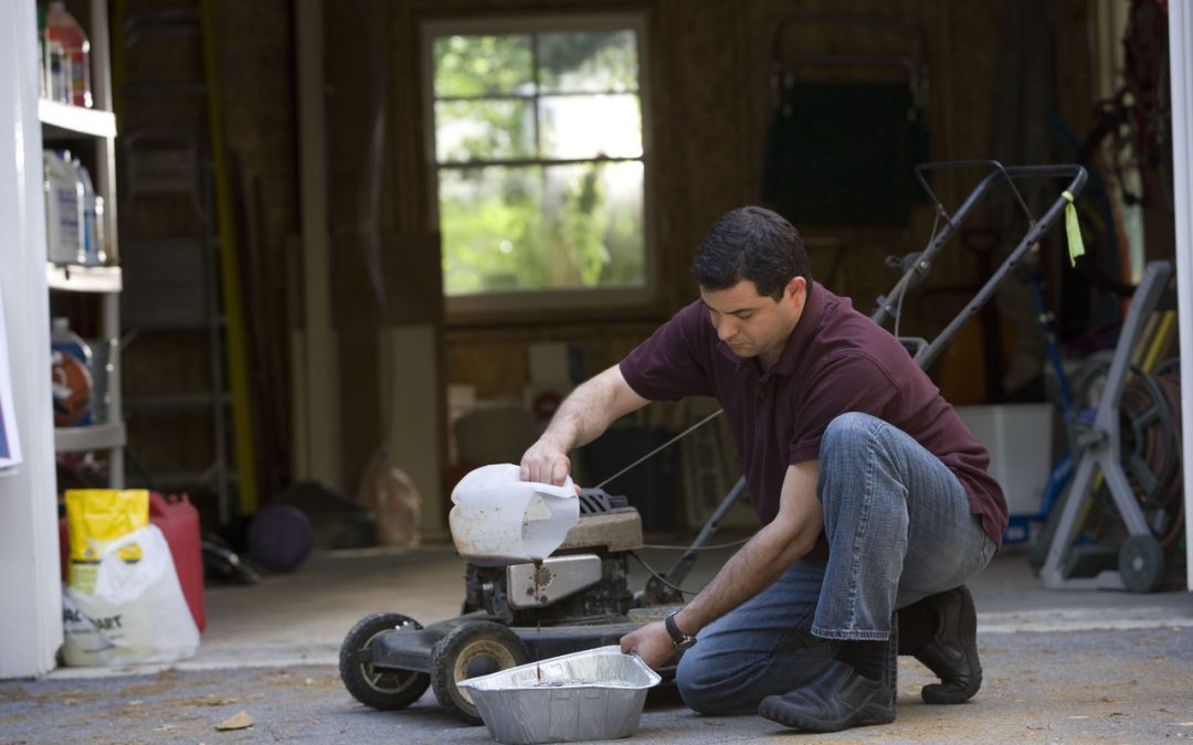 Lawn Mower Oil: How to Pick the Right Type
